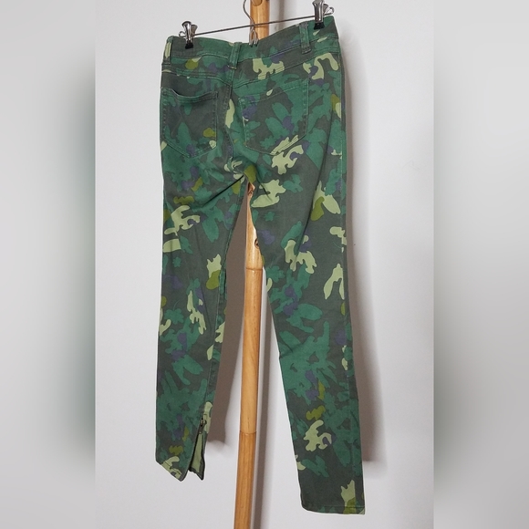 CAbi Clover Camo Jeggings Size 0 - Picture 4 of 8